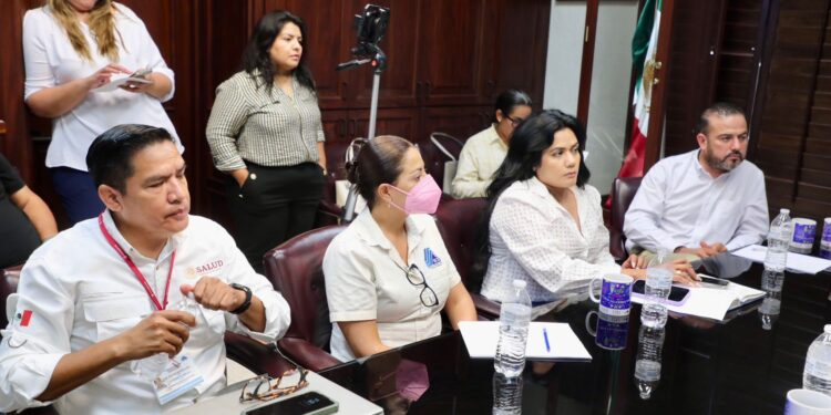 El presidente municipal de Los Cabos, Oscar Leggs Castro, así como titulares de Agua Potable y del sector salud, se reunieron para implementar una campaña que permita combatir y prevenir futuros brotes de hepatitis en el municipio