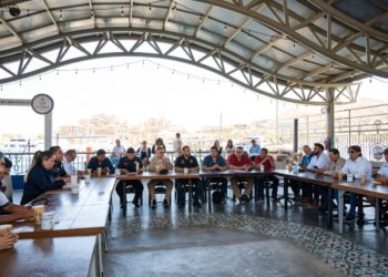 Se llevó a cabo una mesa de trabajo entre concesionarios del puerto turístico y personas servidoras públicas de la XIV Administración Municipal