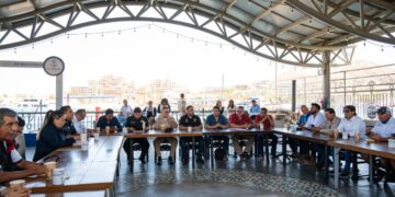 Se llevó a cabo una mesa de trabajo entre concesionarios del puerto turístico y personas servidoras públicas de la XIV Administración Municipal