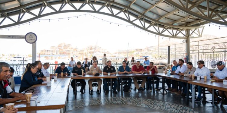 Se llevó a cabo una mesa de trabajo entre concesionarios del puerto turístico y personas servidoras públicas de la XIV Administración Municipal