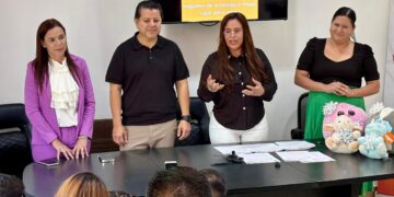 La Procuraduría de la Defensa del Menor y la Familia, protocolizó la entrega formal en acogida de 4 menores de edad a 3 familias previamente evaluadas y aptas para iniciar con el proceso de adopción.