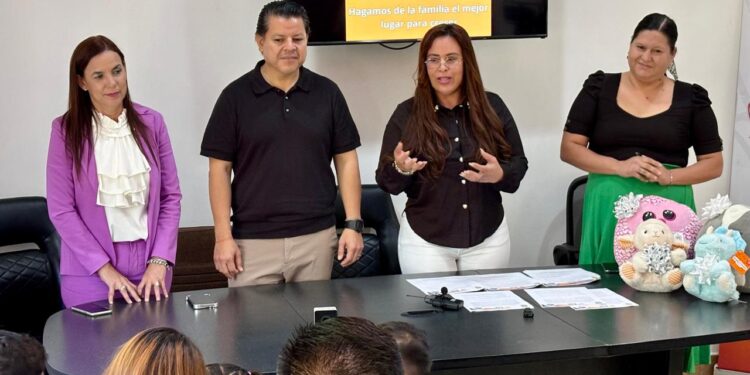 La Procuraduría de la Defensa del Menor y la Familia, protocolizó la entrega formal en acogida de 4 menores de edad a 3 familias previamente evaluadas y aptas para iniciar con el proceso de adopción.