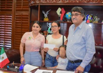 La Dirección Municipal de Atención Ciudadana representada por Dina Margarita de la Paz Araiza, se atiende a la comunidad que así lo solicita