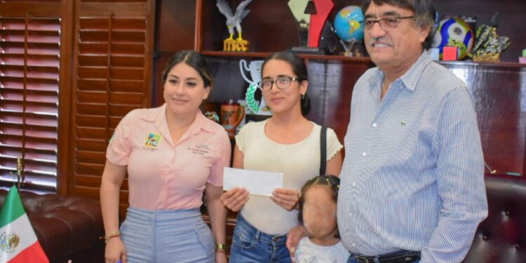 La Dirección Municipal de Atención Ciudadana representada por Dina Margarita de la Paz Araiza, se atiende a la comunidad que así lo solicita