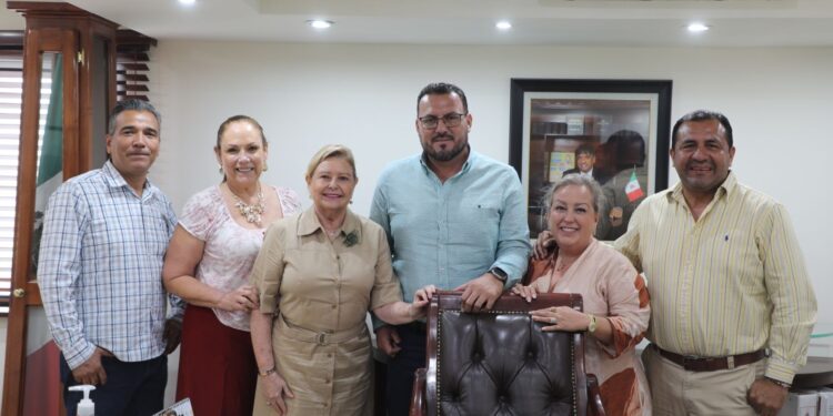 El director general de OOMSAPAS Los Cabos, Ramón Rubio Apodaca, informó sobre la mesa de trabajo que tuvieron el equipo de Agua Potable con la empresaria y desarrolladora turística, Patricia Olachea Palacios, para reactivar y rescatar la áreas previamente entregadas al Ayuntamiento por parte del Fondo Nacional de Fomento al Turismo (FONATUR).