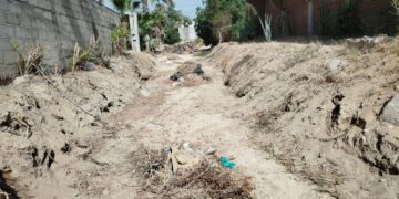 Se llevó a cabo una intensa jornada de limpieza y desazolve de canales y arroyos principales en la mancha urbana