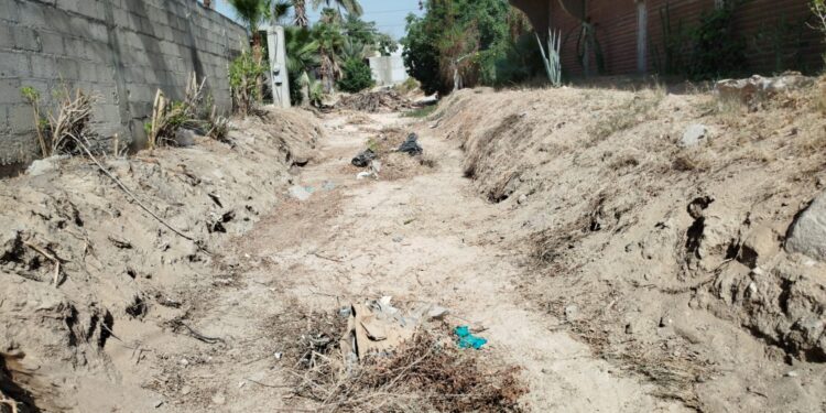 Se llevó a cabo una intensa jornada de limpieza y desazolve de canales y arroyos principales en la mancha urbana