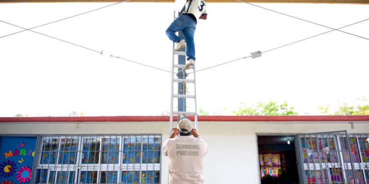 El Gobierno de Los Cabos que preside Oscar Leggs Castro ha duplicado los esfuerzos en la atención de los centros escolares en Cabo San Lucas