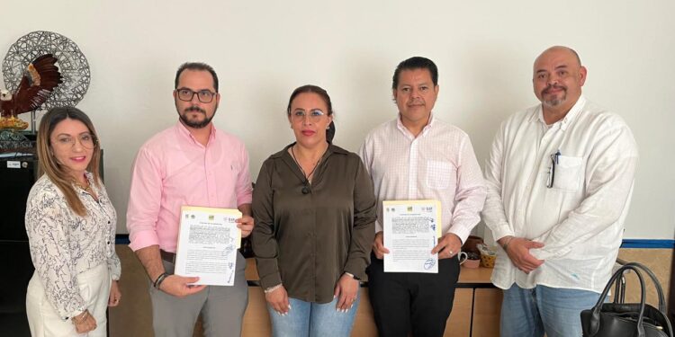 El Sistema Municipal para el Desarrollo Integral de la Familia (SMDIF), firmó un convenio de colaboración con la Universidad de Tijuana, Campus Los Cabos