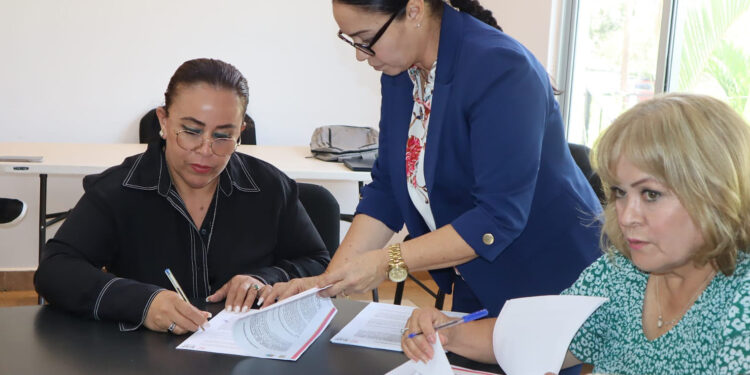 Firmaron dos convenios de colaboración con las asociaciones civiles Magnífica Obsesió ,Raíces y Lazos