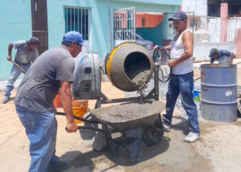 Oscar Leggs Castro, ha puesto puntual atención a las solicitudes que interponen las diversas instituciones educativas de la localidad en lo que se refiere al mantenimiento, rehabilitación y mejoras en infraestructura