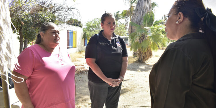 Flora Aguilar de Leggs, y el director general Sergio Armando Sánchez Lizárraga, realizaron un recorrido de supervisión por las instalaciones del centro de asistencia