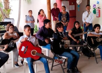 Agradece a integrantes de la Escuela de Música del Centro de Desarrollo Comunitario de la colonia Vista Hermosa los momentos de alegría que llevaron a las personas adultas mayores