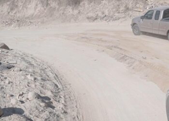 Llevaron a cabo una importante labor de nivelación y rastreo en caminos alternos al municipio
