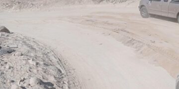 Llevaron a cabo una importante labor de nivelación y rastreo en caminos alternos al municipio