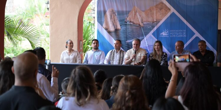 Corte de listón de la 5ta. edición de la Expo Negocios Hotelera 2024