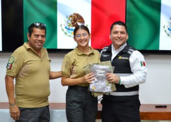 Entregan uniformes a personal de atención prehospitalaria de Protección Civil Municipal