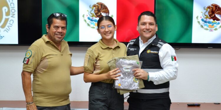 Entregan uniformes a personal de atención prehospitalaria de Protección Civil Municipal