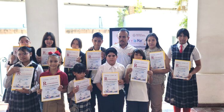 PREMIAN A GANADORES DE “EL NIÑO Y LA MAR 2024”