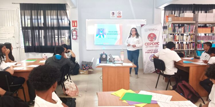 IMPARTEN PLÁTICAS PREVENTIVAS A ESTUDIANTES DE SECUNDARIA DE LOS CABOS