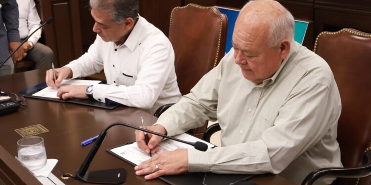 FIRMAN GOBIERNO DE BCS Y CFE, SUBSIDIO DE ENERGÍA ELÉCTRICA AL CONSUMO DOMÉSTICO