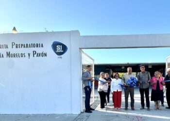 ENTREGA GOBIERNO DE BCS, BECAS A MÁS DE 200 ESTUDIANTES DE LA PREPARATORIA “JOSÉ MARÍA MORELOS”