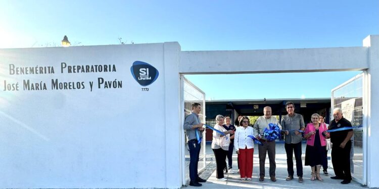 ENTREGA GOBIERNO DE BCS, BECAS A MÁS DE 200 ESTUDIANTES DE LA PREPARATORIA “JOSÉ MARÍA MORELOS”