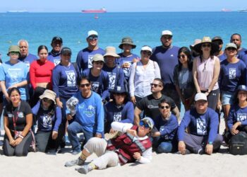 Realizan macro limpieza en la playa El Coromuel