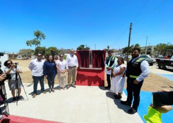 El alcalde Oscar Leggs Castro encabezó la inauguración oficial de la calle Paseo Los Cabos