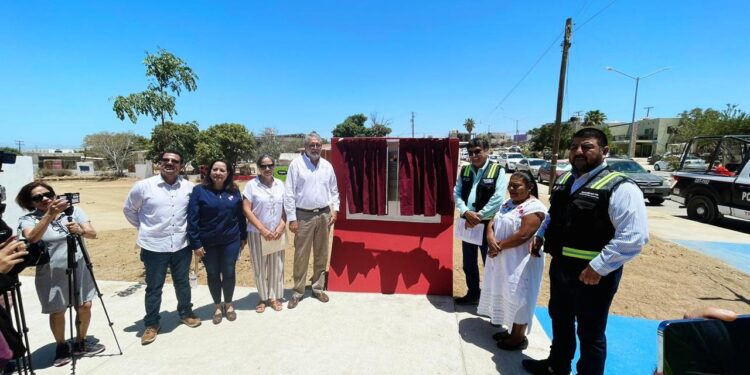 El alcalde Oscar Leggs Castro encabezó la inauguración oficial de la calle Paseo Los Cabos