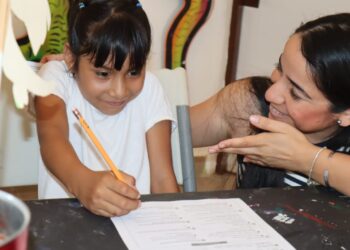 Con gran alegría y entusiasmo, las niñas, niños y adolescentes del Programa de Atención a Menores y Adolescentes en Riesgo (PAMAR)