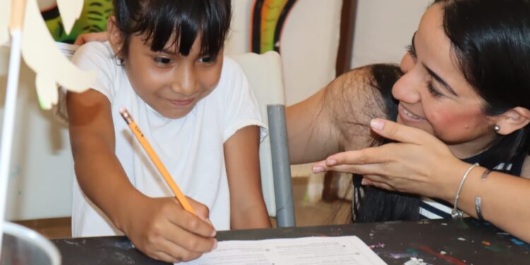 Con gran alegría y entusiasmo, las niñas, niños y adolescentes del Programa de Atención a Menores y Adolescentes en Riesgo (PAMAR)