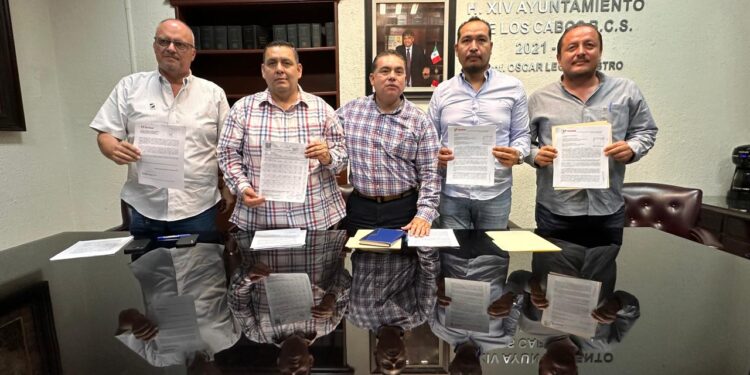 Se firmó la garantía por parte de los representantes de Soriana para la construcción del puente peatonal en el área de El Tezal.