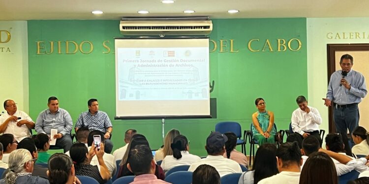 Capacitación de personas servidoras públicas de la Administración Municipal para el proceso de entrega – recepción