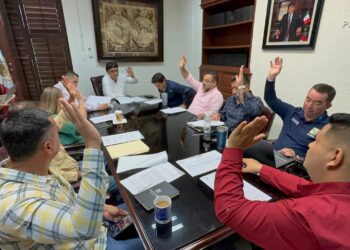 15 camiones, 4 barredoras, 1 trituradora y 1 camión especial, con una inversión de $83 millones 266 mil pesos, fue el paquete que se aprobó durante la quinta sesión extraordinaria del Comité Técnico del Fideicomiso de Cobro del Derecho al Saneamiento Ambiental