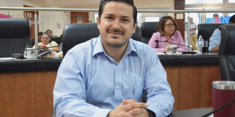 Electrificación, Pavimentación y Agua, temas con los que continuará trabajando Eduardo Van Wormer Castro