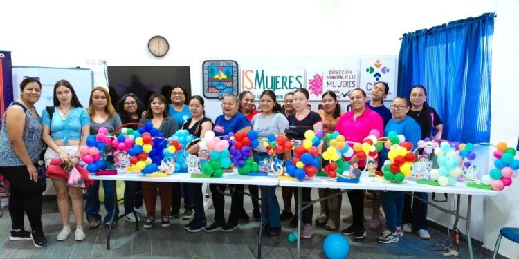 CONCLUYEN TRABAJOS DEL TALLER “MANOS A LA OBRA” PARA MUJERES EN COMONDÚ