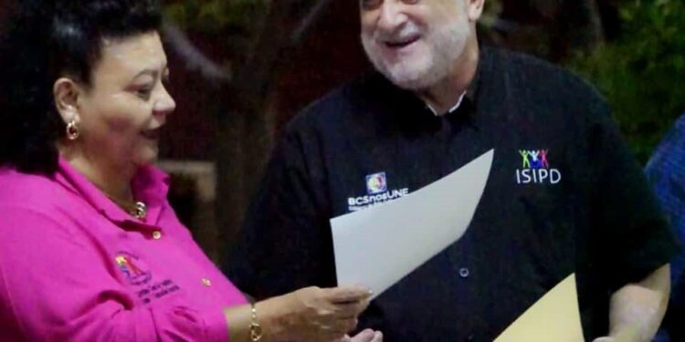 RECONOCE ISIPD LABOR INCLUSIVA DE LA MAESTRA CRISTINA GARCÍA VALDIVIA