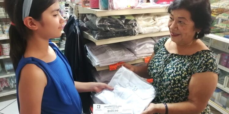 REGISTRA BCS DERRAMA DE 70 MDP EN VALES PARA UNIFORMES Y ÚTILES ESCOLARES 