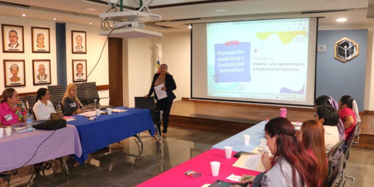 SOSTIENE SEP REUNIÓN CON CENTROS DE ATENCIÓN INFANTIL INCORPORADOS