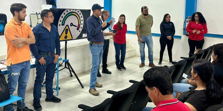 ACUICULTORES DE COMONDÚ RECIBEN CAPACITACIÓN SOBRE MANEJO DE BUENAS PRÁCTICAS