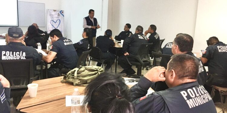 CAPACITAN A 41 POLICÍAS DE LA PAZ EN MATERIA DE TRATA DE PERSONAS