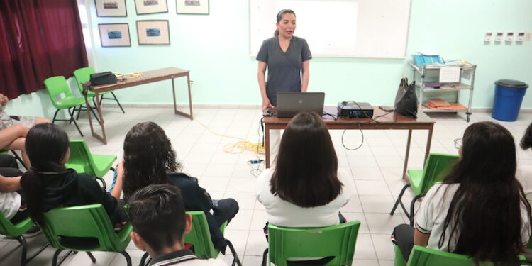 IMPARTE SECRETARÍA DE SALUD PLÁTICAS SOBRE EL CONSUMO DE SUSTANCIAS ADICTIVAS