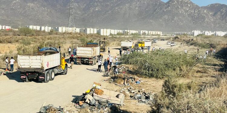 ESTABLECEN GOBIERNO ESTATAL Y CROC ACCIONES CONJUNTAS PARA LIMPIEZA DE ARROYOS EN LOS CABOS