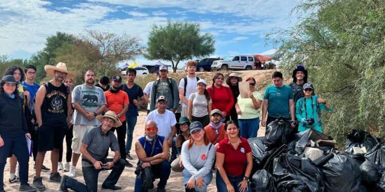 Exitosa jornada de limpieza en Arroyo El Mezquitito liderada por la UABCS