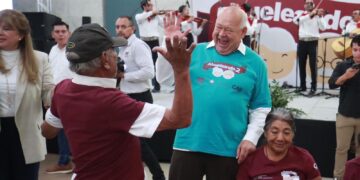 RECONOCE GOBERNADOR DE BCS A LAS Y LOS ABUELITOS EN SU DÍA 