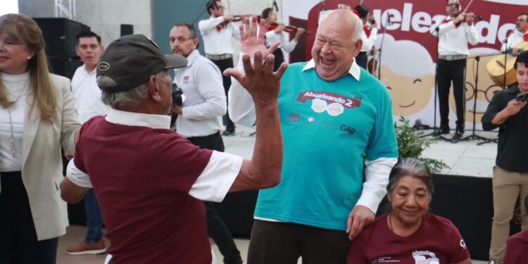 RECONOCE GOBERNADOR DE BCS A LAS Y LOS ABUELITOS EN SU DÍA 