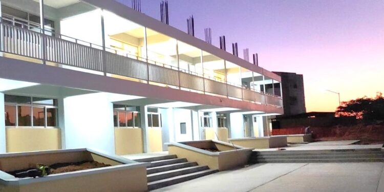 CONSTRUYE SEP TRES AULAS EN SECUNDARIA GENERAL 8, DE CABO SAN LUCAS