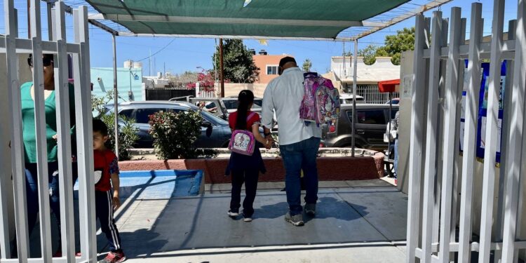 REGRESAN A LAS AULAS MÁS DE 150 MIL ESTUDIANTES DE NIVEL BÁSICO EN BCS