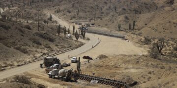 SUPERVISAN CONSTRUCCIÓN DE LA CARRETERA BAHÍA TORTUGAS – PUNTA EUGENIA
